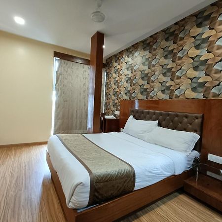 Hotel Arton Regency Near Terminal 2 Airport 뭄바이 외부 사진