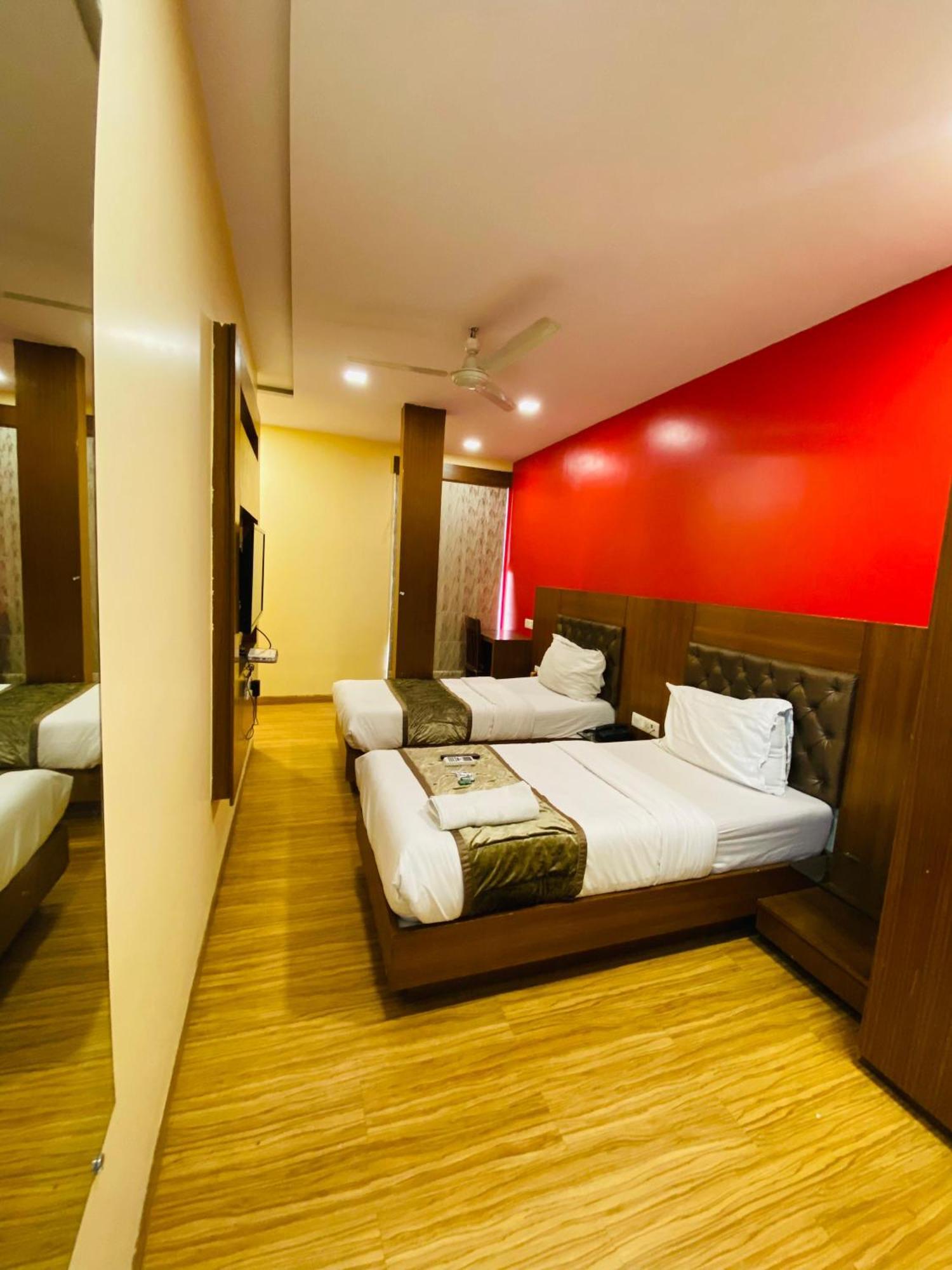 Hotel Arton Regency Near Terminal 2 Airport 뭄바이 외부 사진