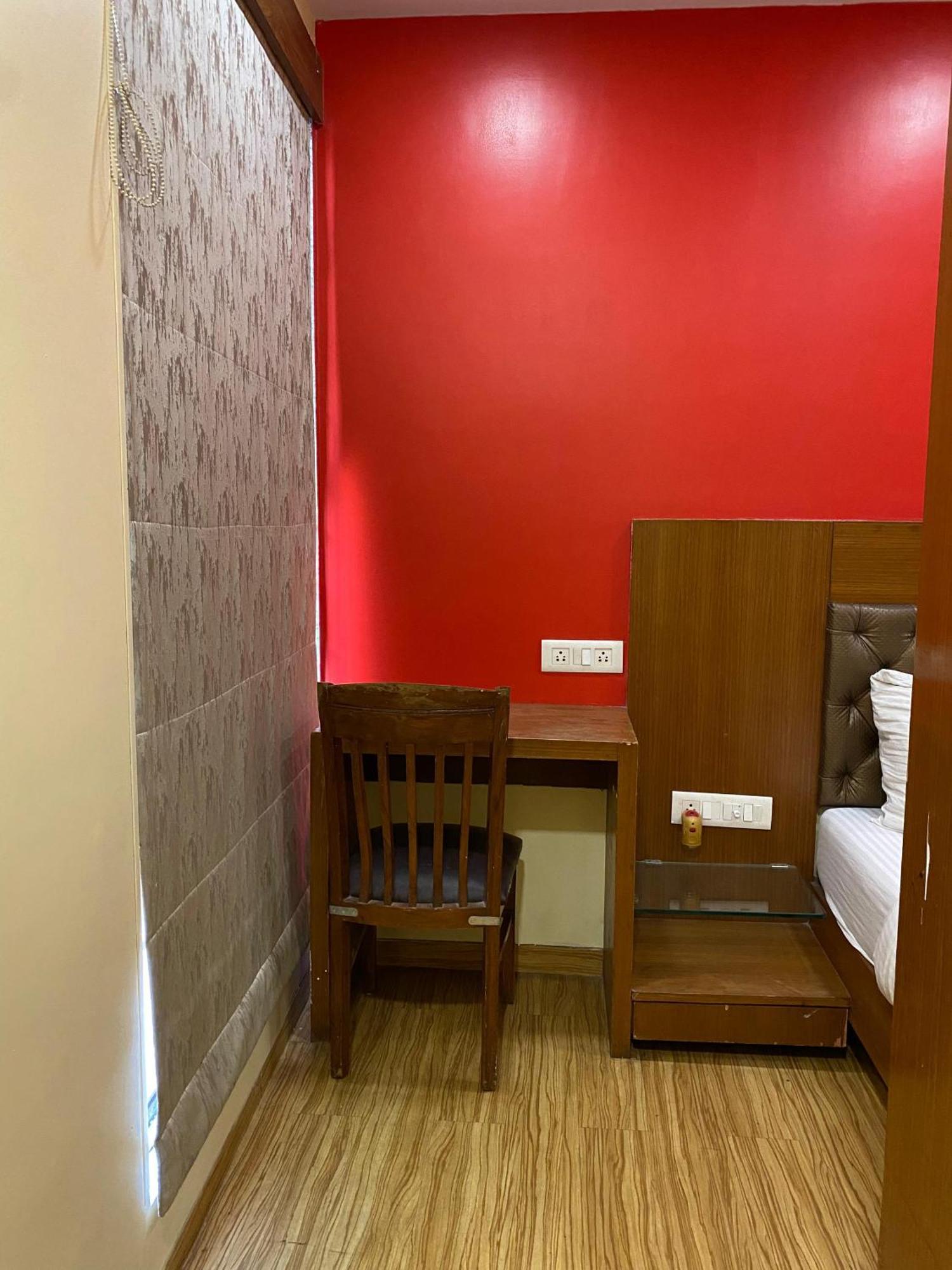 Hotel Arton Regency Near Terminal 2 Airport 뭄바이 외부 사진