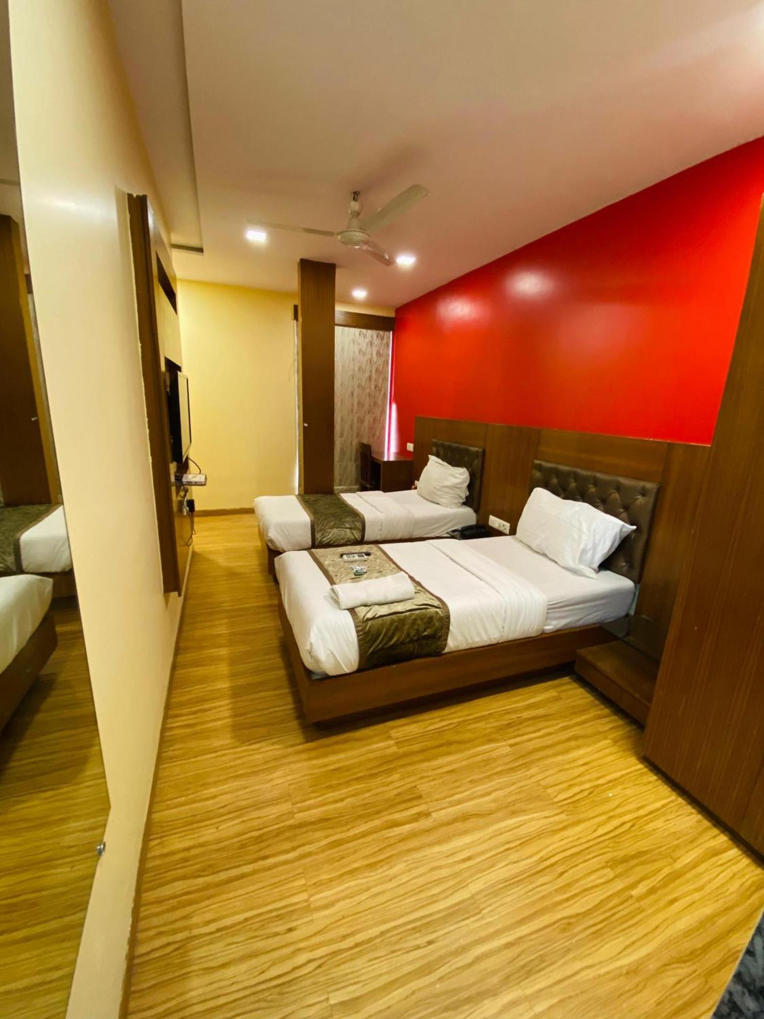 Hotel Arton Regency Near Terminal 2 Airport 뭄바이 외부 사진